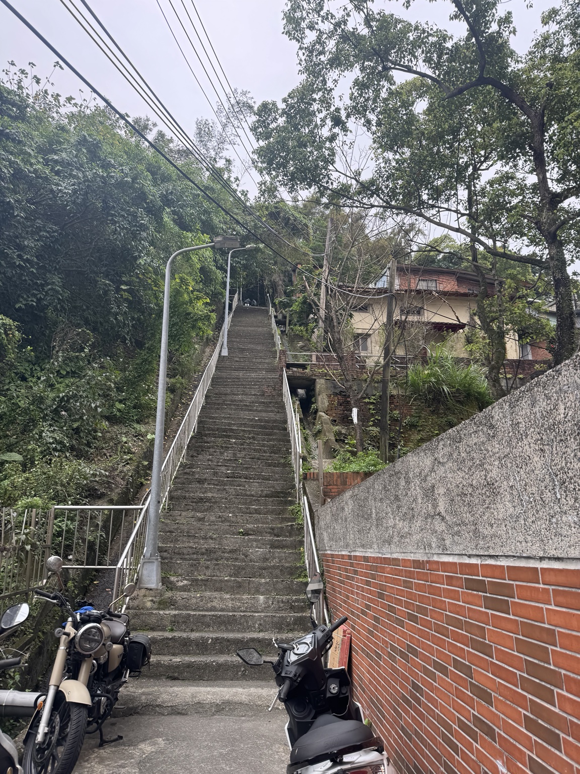 長樓梯與特殊地形搬運環境